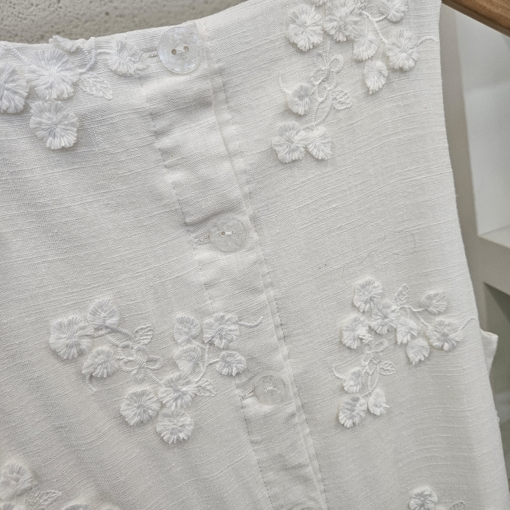 Applique Floral Sleeveless Shift Dress - Picture 7 of 14